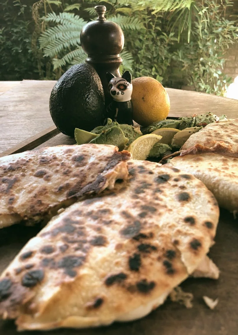 Quesadillas artesanales doradas al hierro